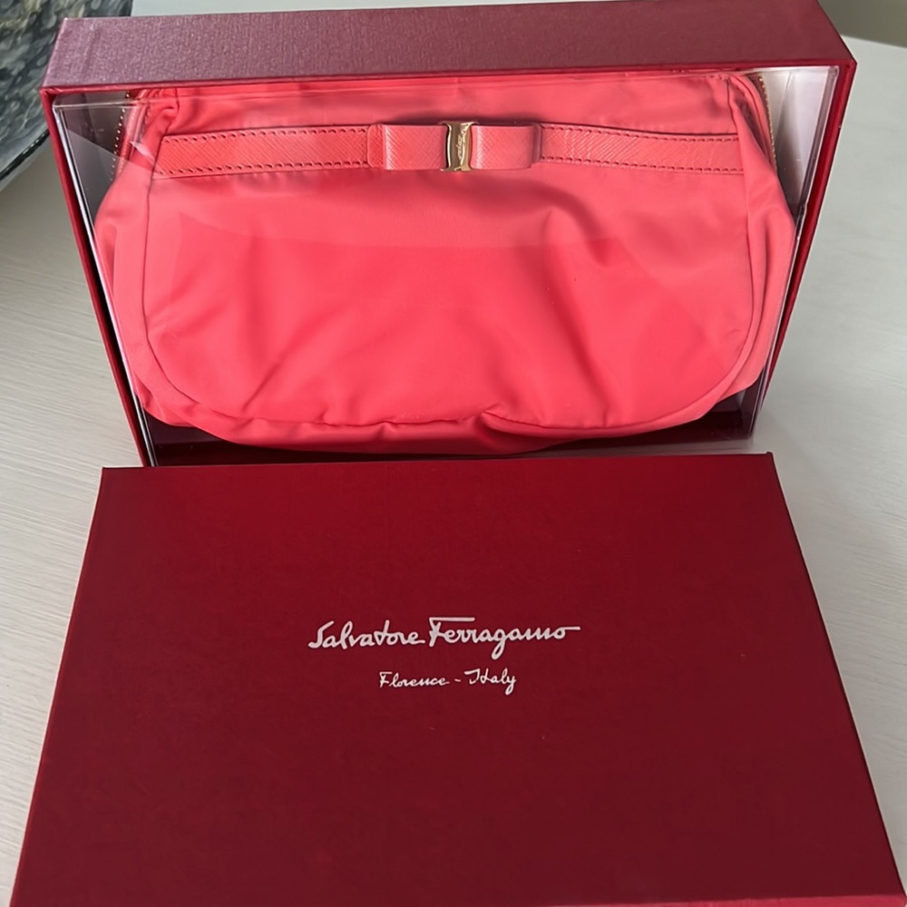 Salvatore Ferragamo Vera Bow Rose Toiletry Makeup Bag Cosmetic